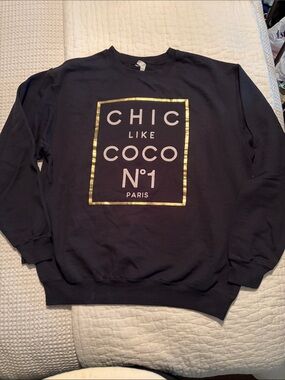 Women’s Black Sweatshirt with Gold Graphic
